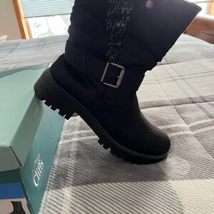 Black Combat Moto Boots with Rugged Sole and Cozy Upper